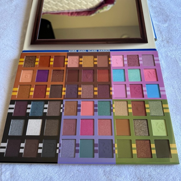 Revolution x Monsters University
Fraternity and Sorority Palette new with box #1 - Picture 8 of 8